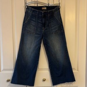 Kut from the Kloth Meg Fab Ab Wide leg cropped length size 6